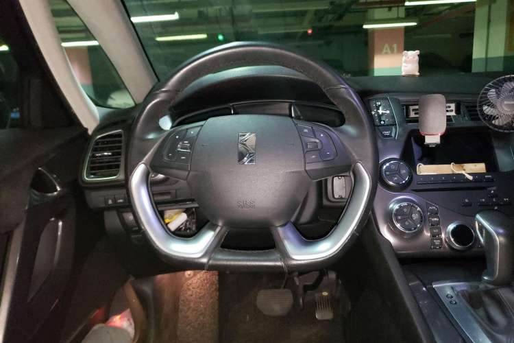 Used DS 5 2014 1.6T Luxury Edition THP160 Steering Wheel