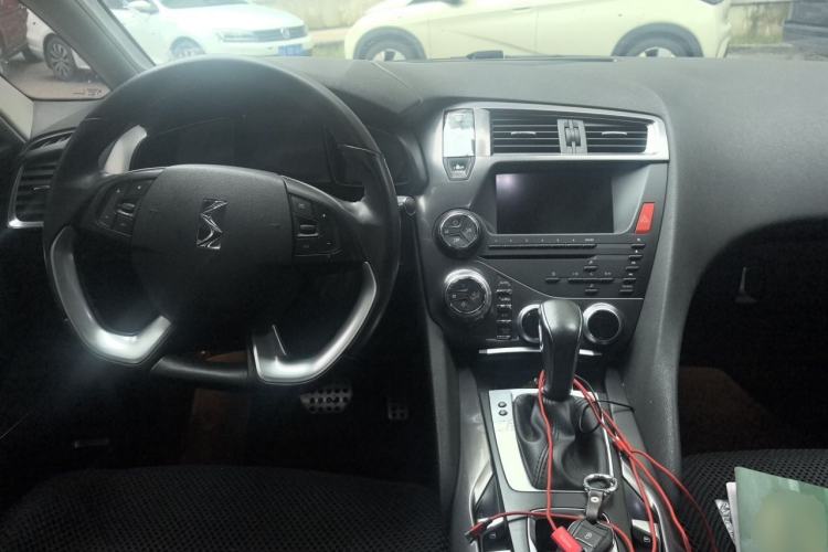 Used DS 5 2014 1.6T Luxury Edition THP200 Center Console