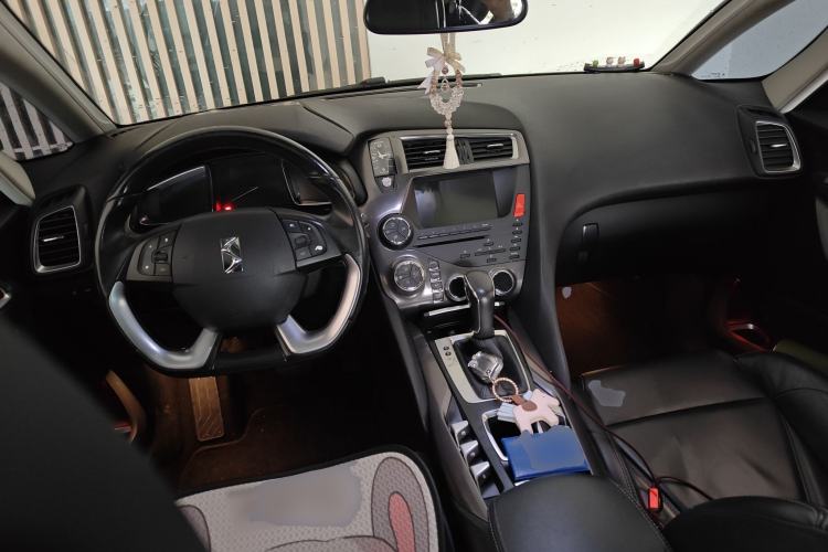 Used DS 5 2014 1.6T Luxury Edition THP160 Center Console