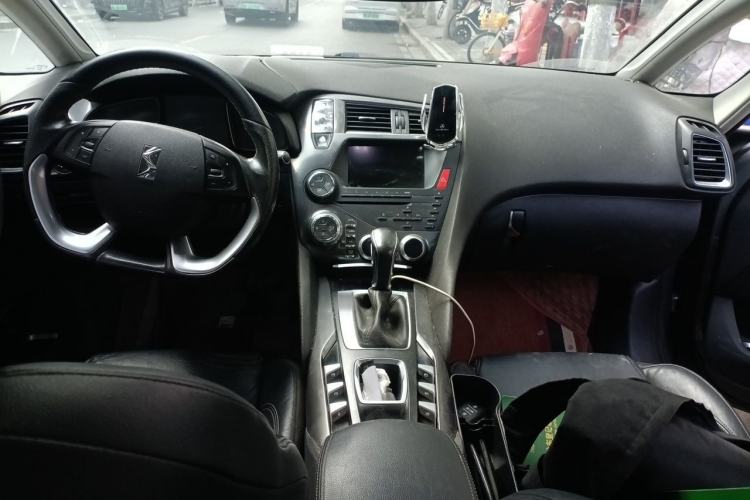 Used DS 5 2014 1.6T Luxury Edition THP160 Center Console