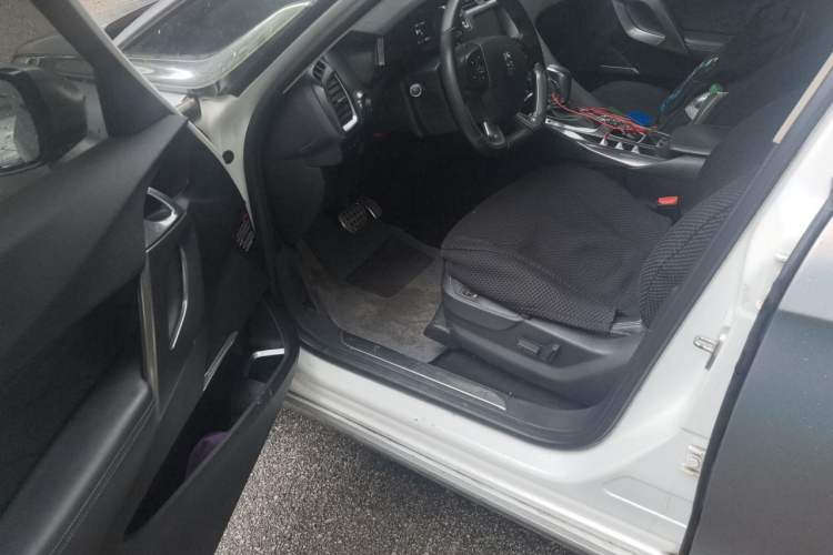 Used DS 5 2014 1.6T Luxury Edition THP200 Driver Seat