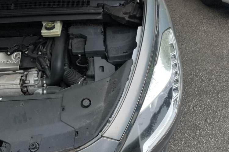Used DS 5 2014 1.6T Luxury Edition THP200 Engine Bay Left