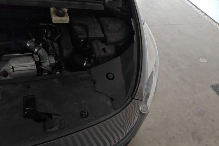Used DS 5 2014 1.6T Luxury Edition THP160 Engine Bay Left