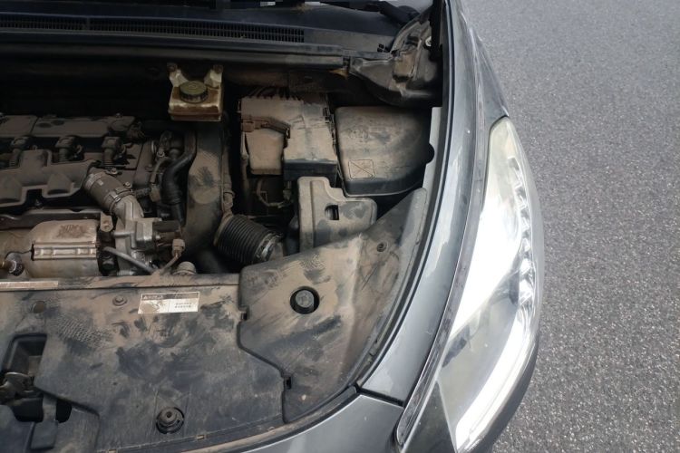 Used DS 5 2014 1.6T Luxury Edition THP160 Engine Bay Left