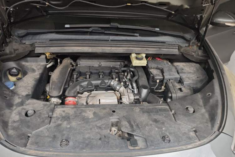 Used DS 5 2014 1.6T Luxury Edition THP160 Engine Bay