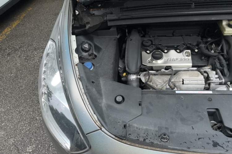 Used DS 5 2014 1.6T Luxury Edition THP200 Engine Bay Right