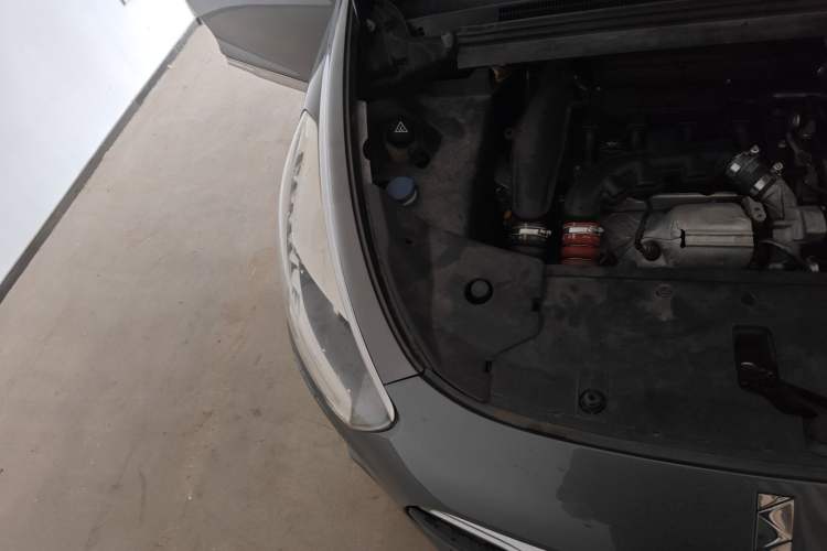 Used DS 5 2014 1.6T Luxury Edition THP160 Engine Bay Right