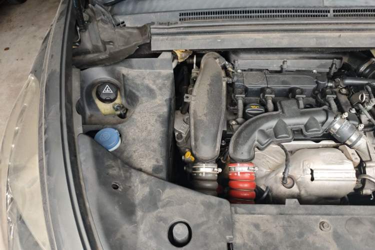 Used DS 5 2014 1.6T Luxury Edition THP160 Engine Bay Right