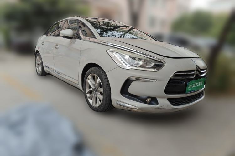 Used DS 5 2014 1.6T Luxury Edition THP160 Front Right 45 Deg