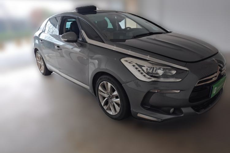 Used DS 5 2014 1.6T Luxury Edition THP160 Front Right 45 Deg