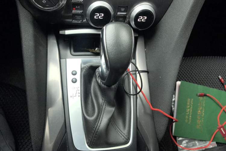 Used DS 5 2014 1.6T Luxury Edition THP200 Gear Lever