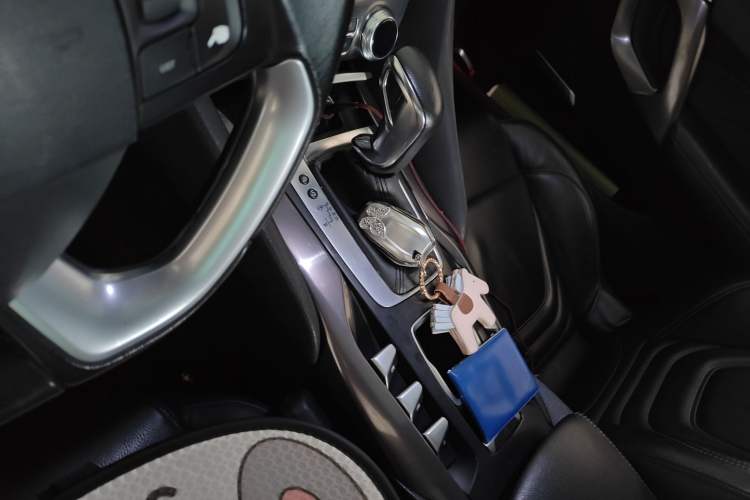 Used DS 5 2014 1.6T Luxury Edition THP160 Gear Lever