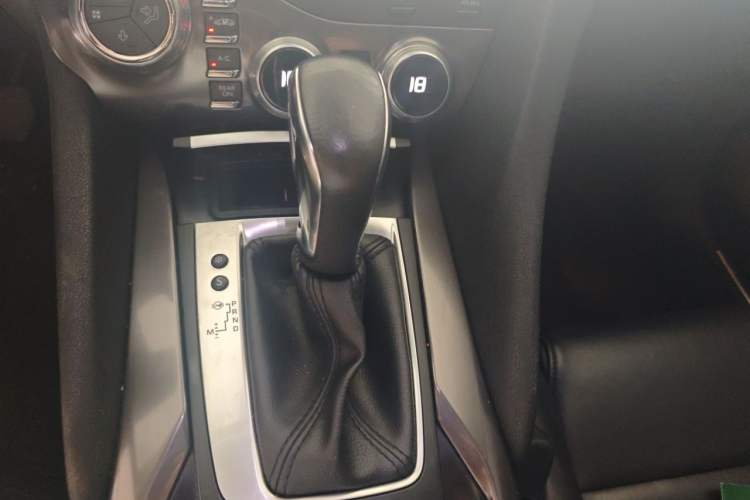 Used DS 5 2014 1.6T Luxury Edition THP160 Gear Lever