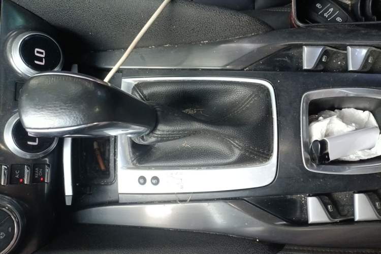 Used DS 5 2014 1.6T Luxury Edition THP160 Gear Lever