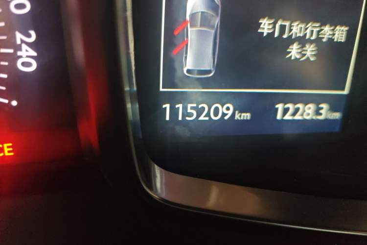 Used DS 5 2014 1.6T Luxury Edition THP160 Odometer Close Up
