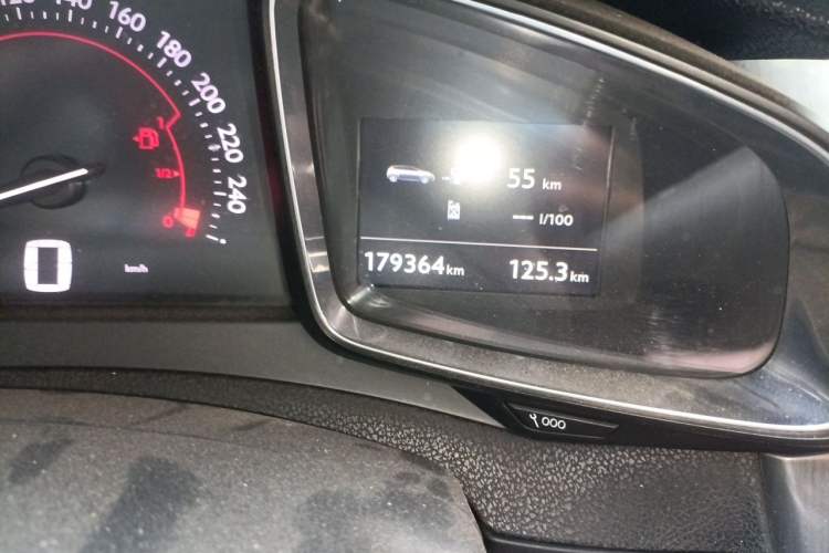Used DS 5 2014 1.6T Luxury Edition THP160 Odometer Close Up