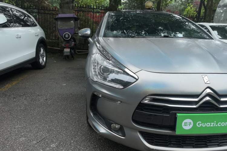 Used DS 5 2014 1.6T Luxury Edition THP200 Right Front Headlight