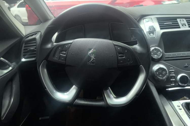 Used DS 5 2014 1.6T Luxury Edition THP200 Steering Wheel