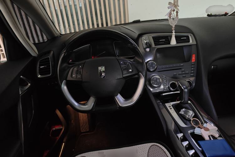 Used DS 5 2014 1.6T Luxury Edition THP160 Steering Wheel