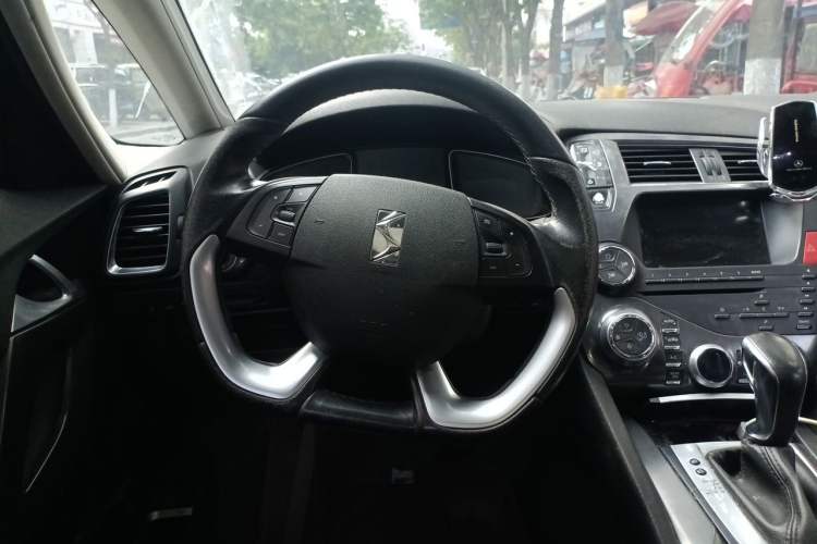 Used DS 5 2014 1.6T Luxury Edition THP160 Steering Wheel