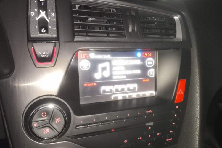 Used DS 5 2014 1.6T Luxury Edition THP200 Audio And AC Panel