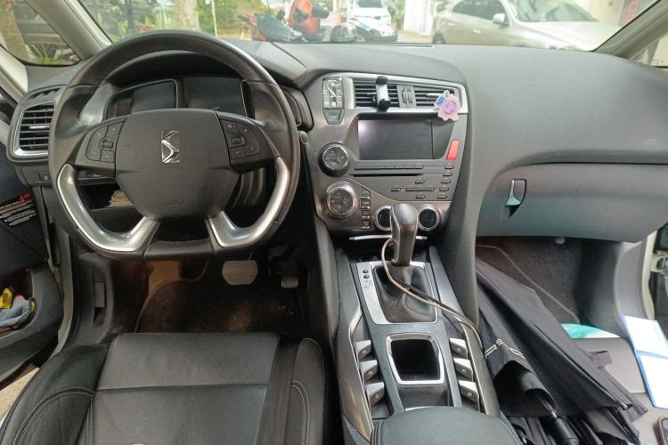 Used DS 5 2014 1.6T Luxury Edition THP160 Center Console