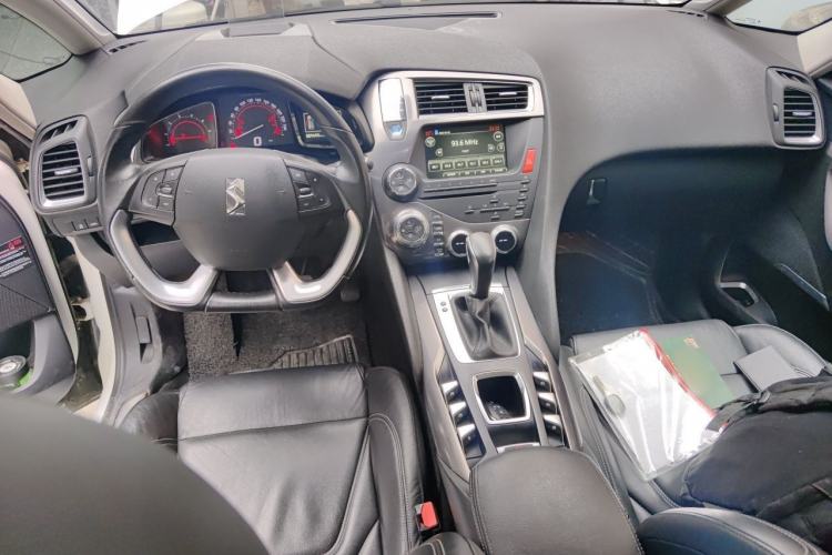 Used DS 5 2014 1.6T Luxury Edition THP160 Center Console