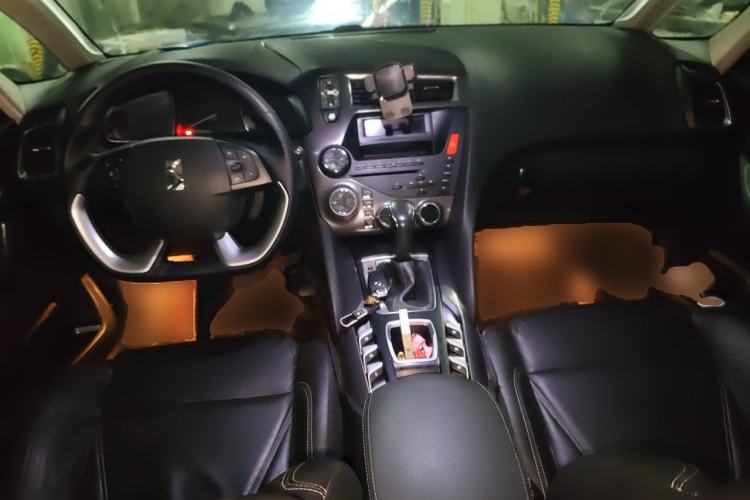 Used DS 5 2014 1.6T Elegant Version THP160 Center Console