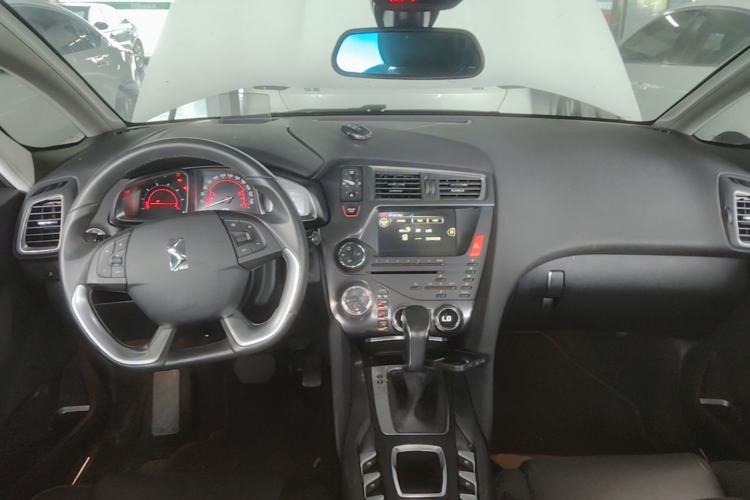 Used DS 5 2014 1.6T Luxury Edition THP160 Center Console
