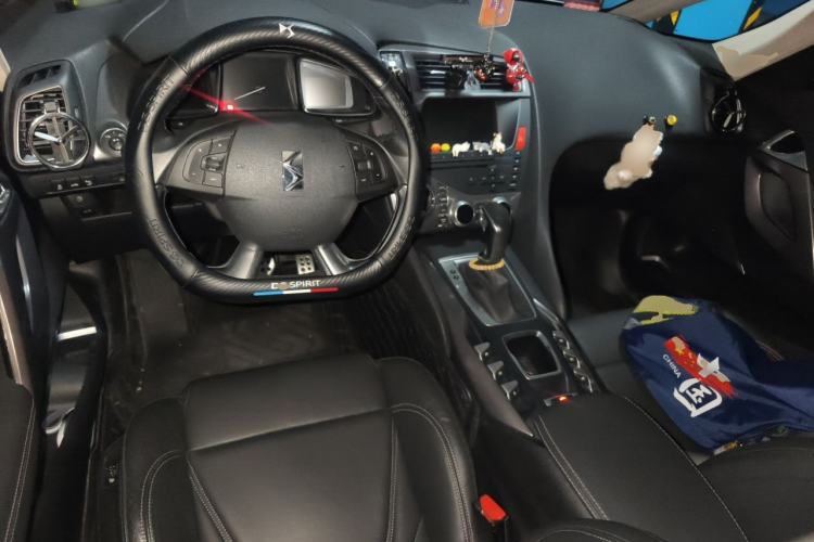 Used DS 5 2014 1.6T Luxury Edition THP200 Center Console