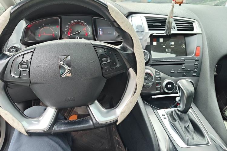 Used DS 5 2014 1.6T Luxury Edition THP160 Center Console