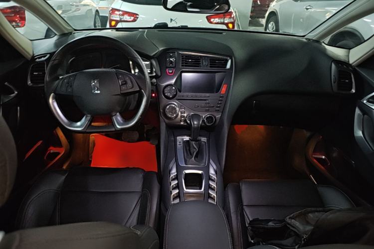 Used DS 5 2014 1.6T Luxury Edition THP160 Center Console