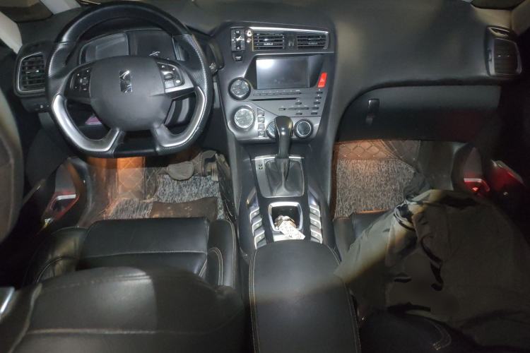 Used DS 5 2014 1.6T Luxury Edition THP160 Center Console