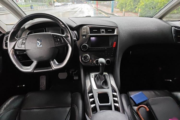 Used DS 5 2014 1.6T Luxury Edition THP160 Center Console