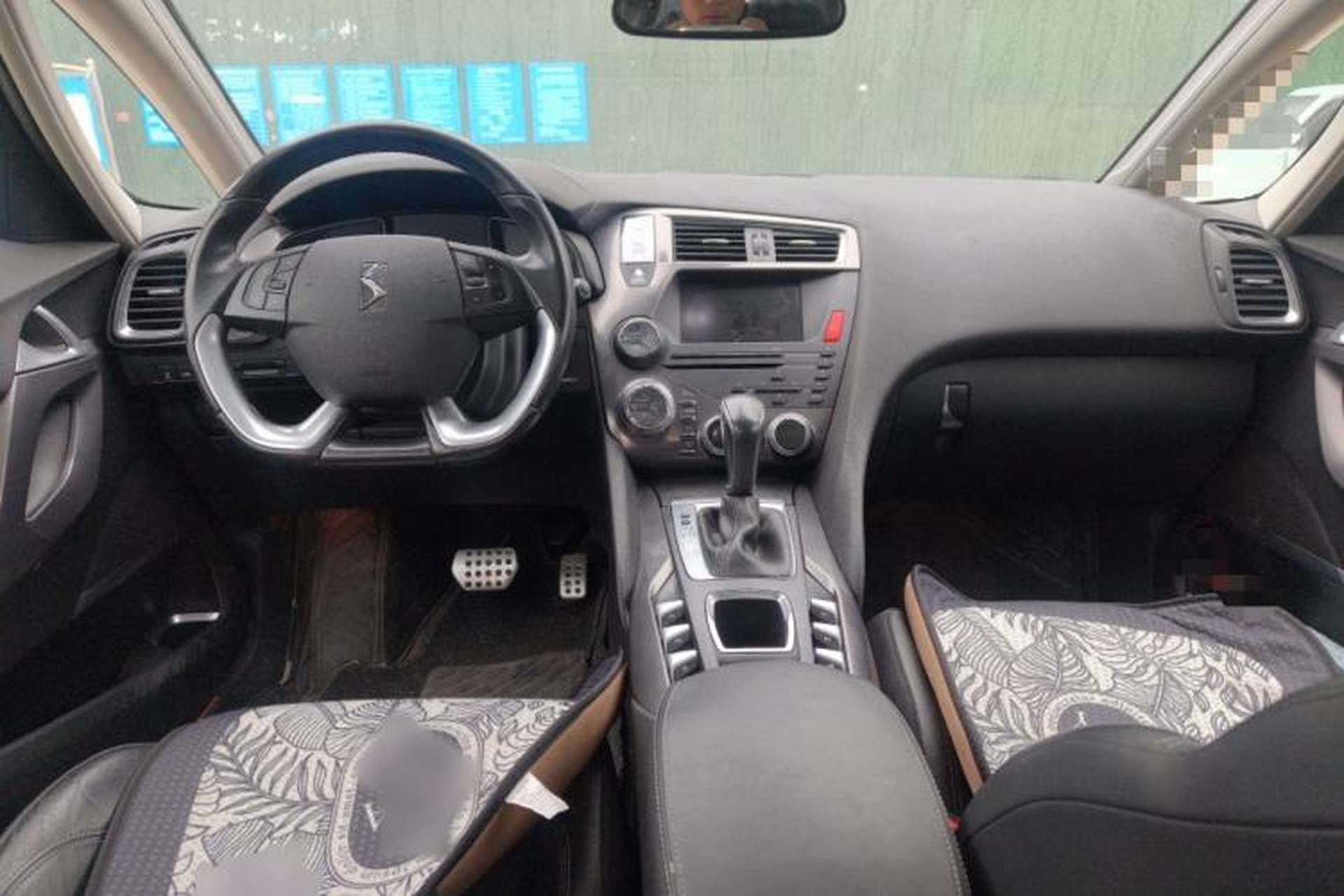 Used DS 5 2014 1.6T Luxury Edition THP200 Center Console
