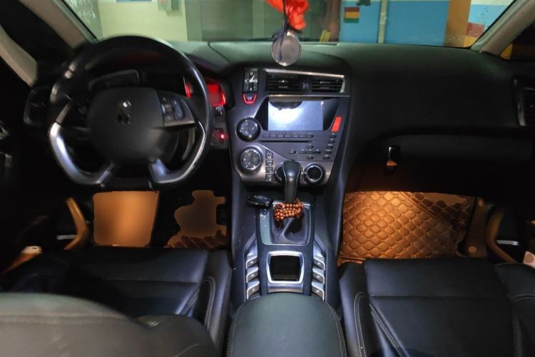 Used DS 5 2014 1.6T Elegant Version THP160 Center Console