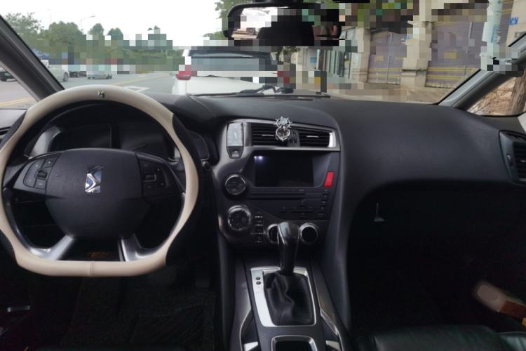 Used DS 5 2014 1.6T Luxury Edition THP160 Center Console