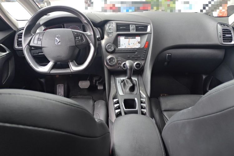 Used DS 5 2014 1.6T Luxury Edition THP160 Center Console