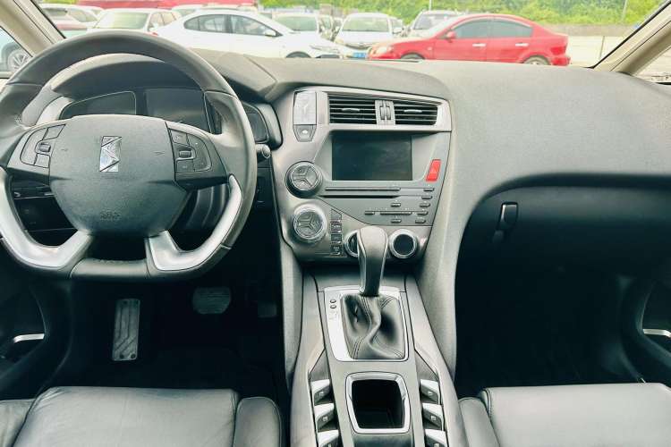 Used DS 5 2014 1.6T Luxury Edition THP160 Center Console