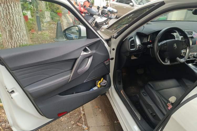 Used DS 5 2014 1.6T Luxury Edition THP160 Driver Seat