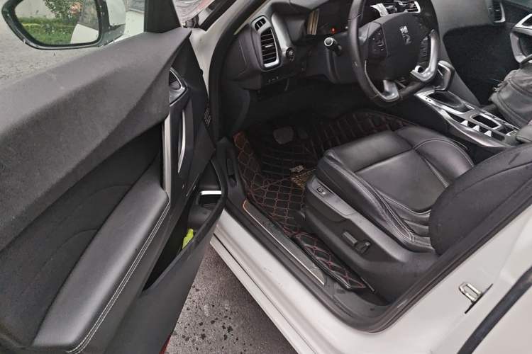 Used DS 5 2014 1.6T Luxury Edition THP160 Driver Seat