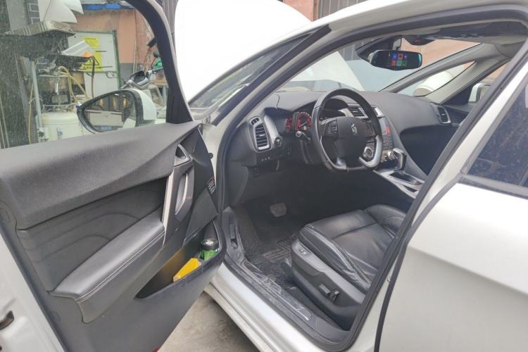 Used DS 5 2014 1.6T Luxury Edition THP160 Driver Seat