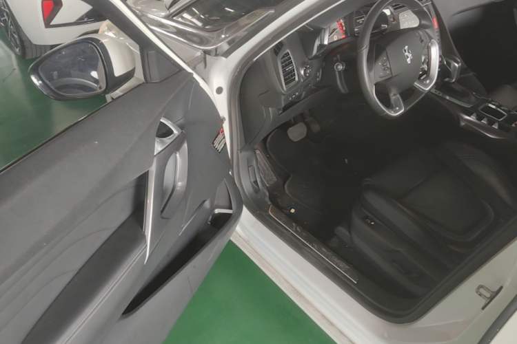 Used DS 5 2014 1.6T Luxury Edition THP160 Driver Seat