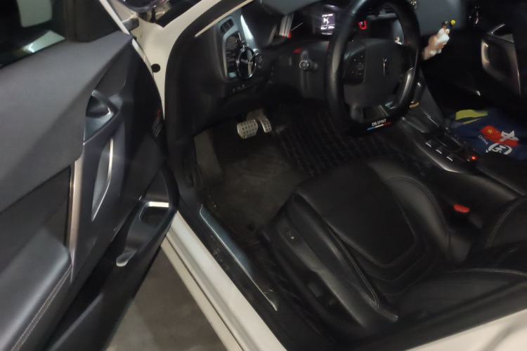 Used DS 5 2014 1.6T Luxury Edition THP200 Driver Seat