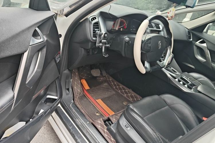 Used DS 5 2014 1.6T Luxury Edition THP160 Driver Seat