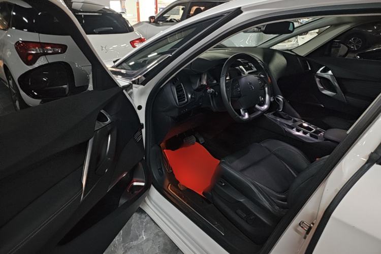 Used DS 5 2014 1.6T Luxury Edition THP160 Driver Seat