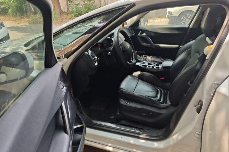 Used DS 5 2014 1.6T Luxury Edition THP160 Driver Seat