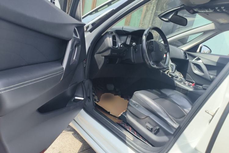 Used DS 5 2014 1.6T Luxury Edition THP160 Driver Seat