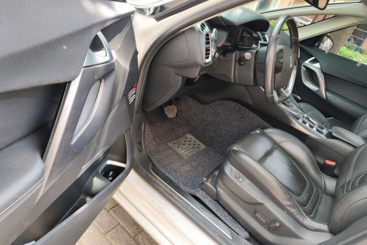 Used DS 5 2014 1.6T Luxury Edition THP160 Driver Seat