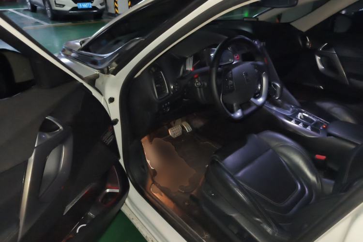 Used DS 5 2014 1.6T Luxury Edition THP200 Driver Seat